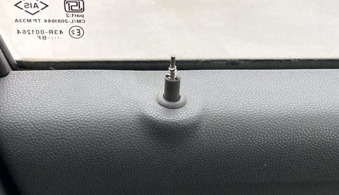 2015 Maruti Alto 800 LXI, Petrol, Manual, 72,308 km, Lock system - Door lock knob has minor damage