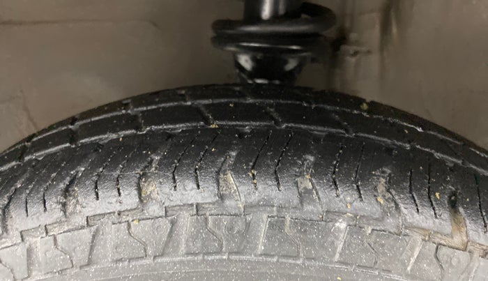 2015 Maruti Alto 800 LXI, Petrol, Manual, 72,308 km, Left Front Tyre Tread
