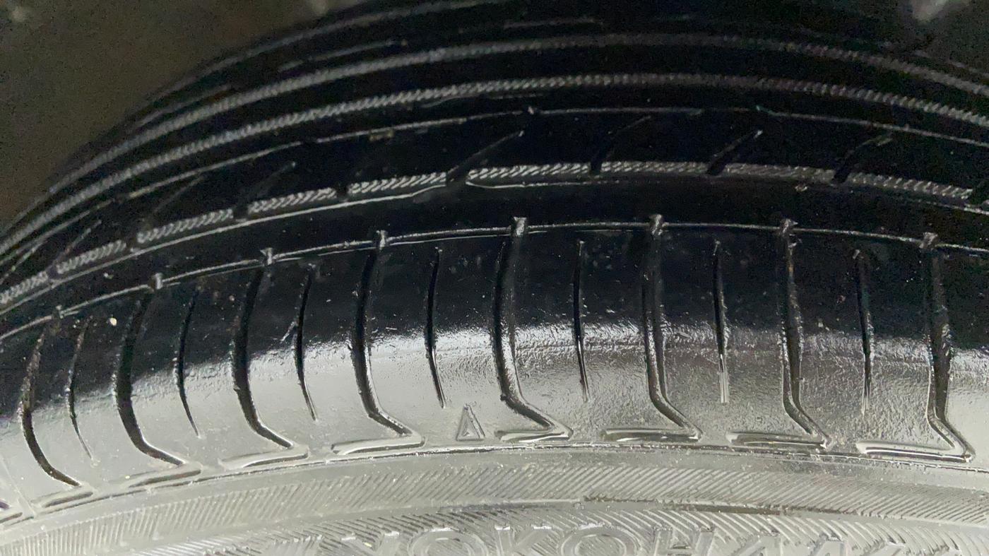2015 Honda Amaze 1.2 SMT I VTEC, Petrol, Manual, 51,214 km, Right Front Tyre Tread