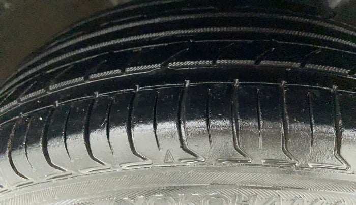 2015 Honda Amaze 1.2 SMT I VTEC, Petrol, Manual, 51,214 km, Right Front Tyre Tread