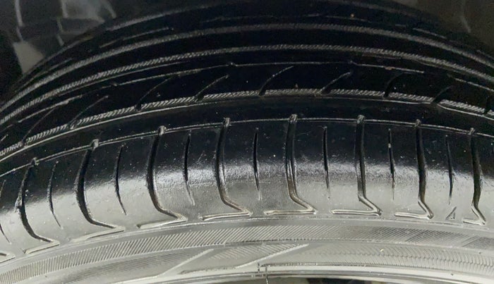 2015 Honda Amaze 1.2 SMT I VTEC, Petrol, Manual, 51,214 km, Left Front Tyre Tread