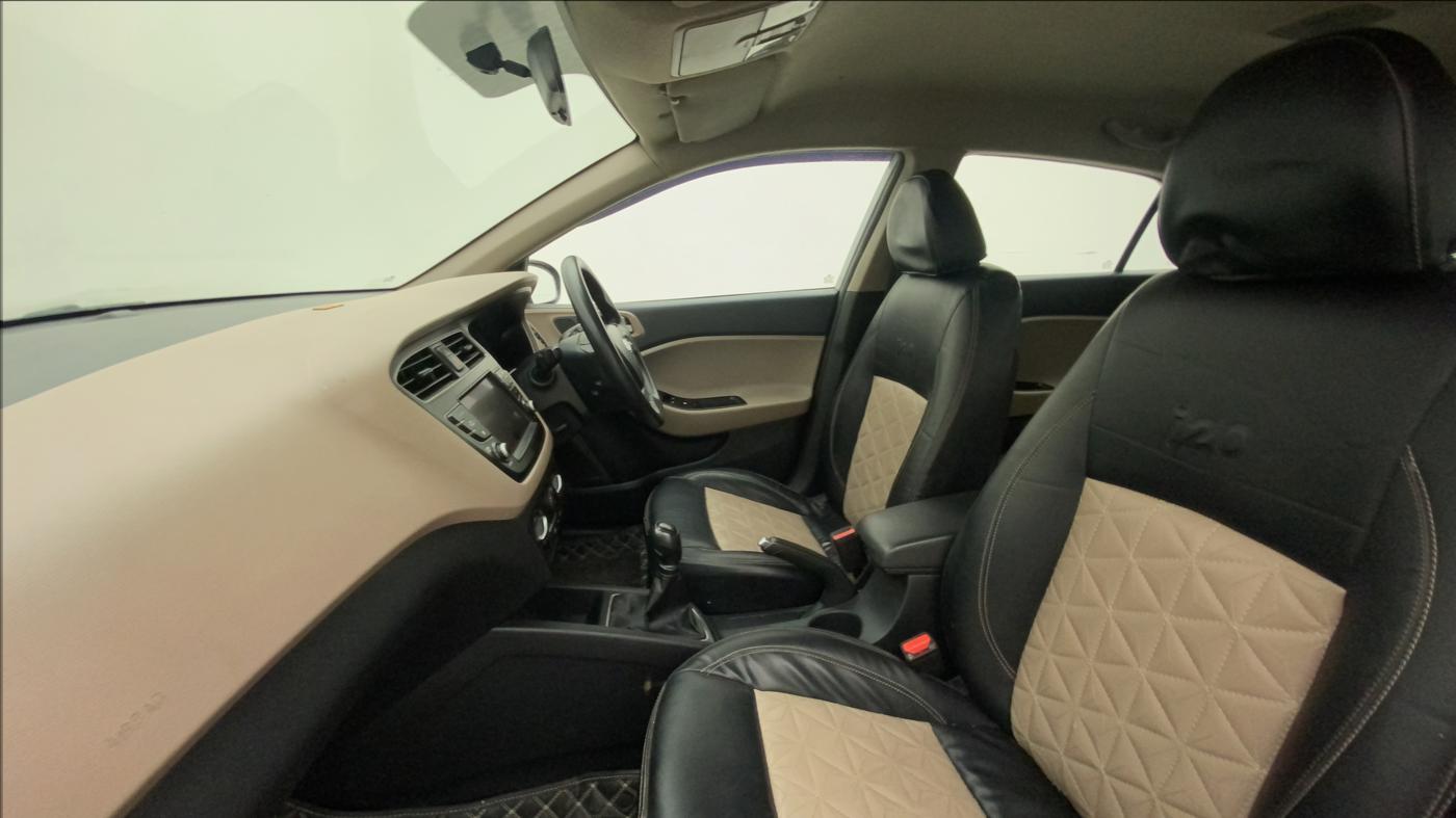 2020 Hyundai Elite i20 SPORTZ PLUS 1.2, CNG, Manual, 75,324 km, Right Side Front Door Cabin