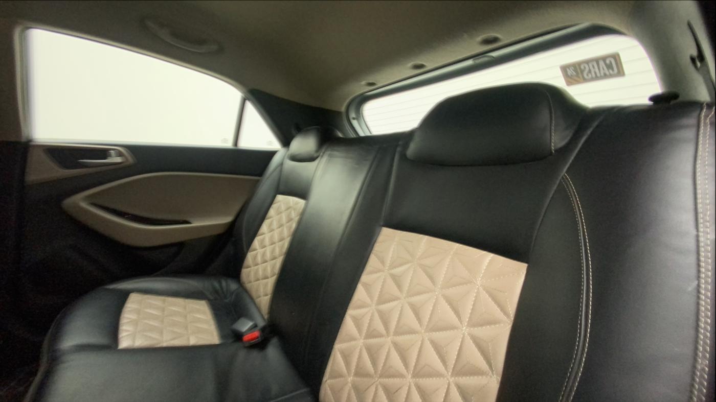 2020 Hyundai Elite i20 SPORTZ PLUS 1.2, CNG, Manual, 75,324 km, Right Side Rear Door Cabin