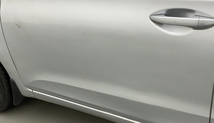 2020 Hyundai Elite i20 SPORTZ PLUS 1.2, CNG, Manual, 75,324 km, Front passenger door - Slightly dented