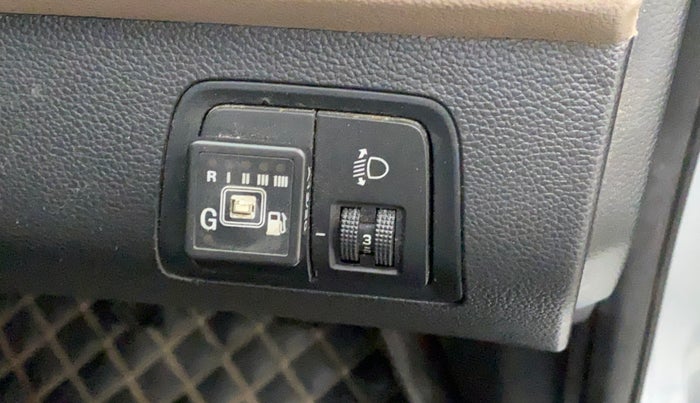 2020 Hyundai Elite i20 SPORTZ PLUS 1.2, CNG, Manual, 75,324 km, Dashboard - Headlight height adjustment not working