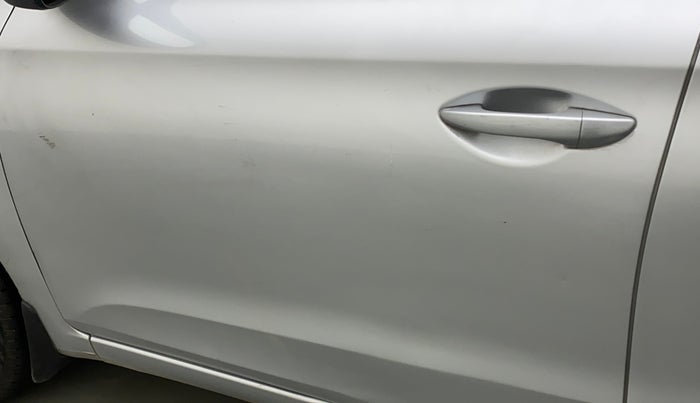 2020 Hyundai Elite i20 SPORTZ PLUS 1.2, CNG, Manual, 75,324 km, Front passenger door - Minor scratches
