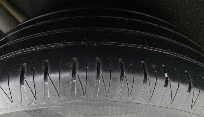 2018 Maruti Vitara Brezza ZDI+ DUAL TONE AMT, Diesel, Automatic, 45,384 km, Right Rear Tyre Tread