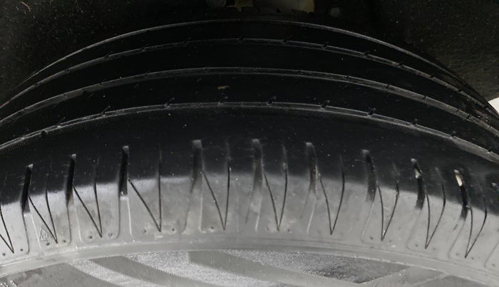 2018 Maruti Vitara Brezza ZDI+ DUAL TONE AMT, Diesel, Automatic, 45,384 km, Left Rear Tyre Tread