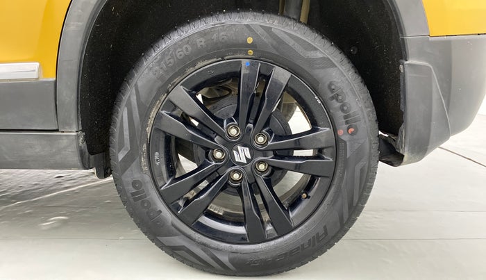 2018 Maruti Vitara Brezza ZDI+ DUAL TONE AMT, Diesel, Automatic, 45,384 km, Left Rear Wheel