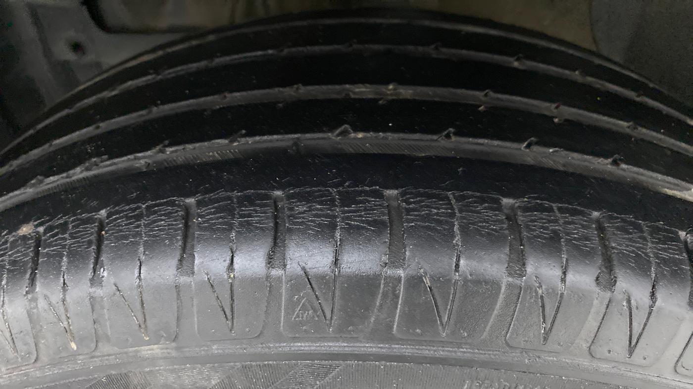 2018 Maruti Vitara Brezza ZDI+ DUAL TONE AMT, Diesel, Automatic, 45,384 km, Left Front Tyre Tread