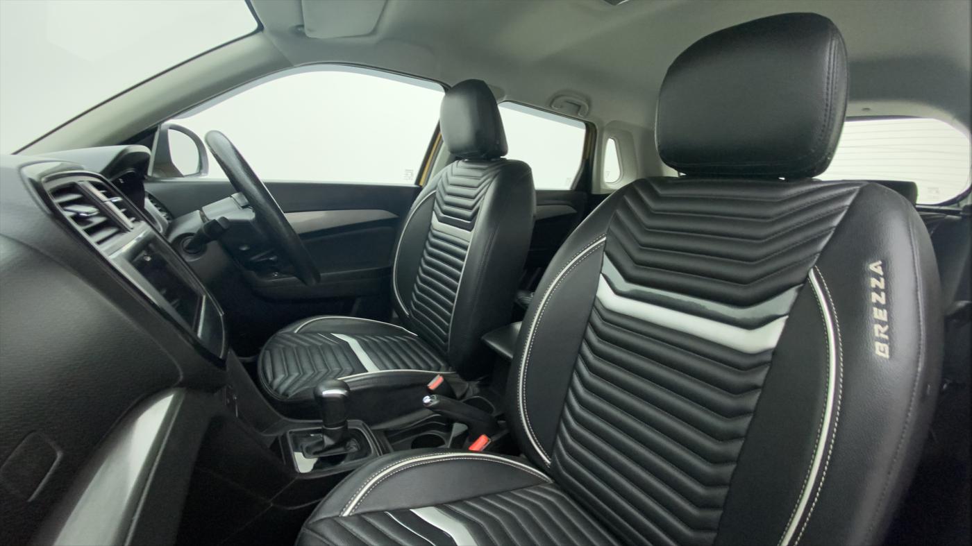 2018 Maruti Vitara Brezza ZDI+ DUAL TONE AMT, Diesel, Automatic, 45,384 km, Right Side Front Door Cabin
