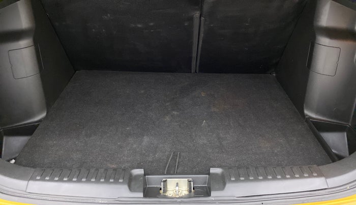 2018 Maruti Vitara Brezza ZDI+ DUAL TONE AMT, Diesel, Automatic, 45,384 km, Boot Inside