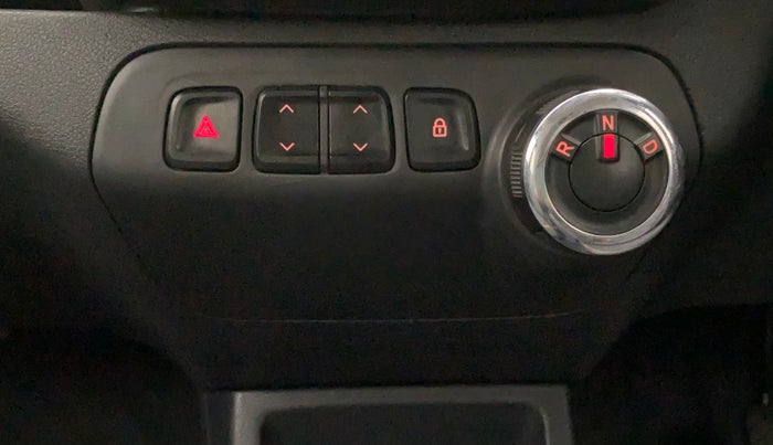 2016 Renault Kwid RXT 1.0 AMT (O), Petrol, Automatic, 44,929 km, Gear Lever