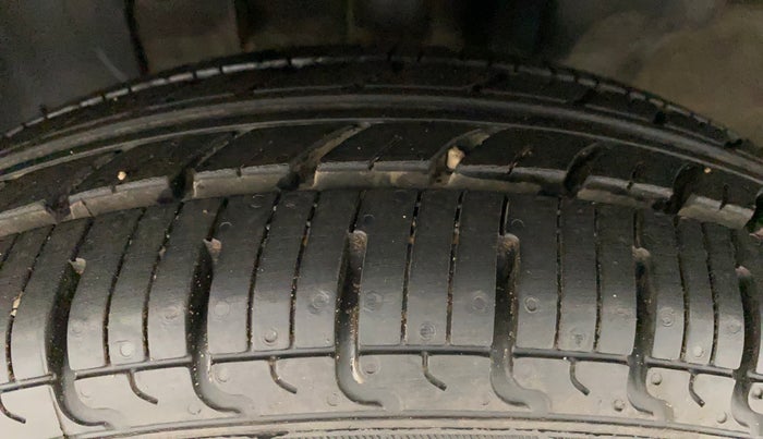 2016 Renault Kwid RXT 1.0 AMT (O), Petrol, Automatic, 44,929 km, Left Front Tyre Tread