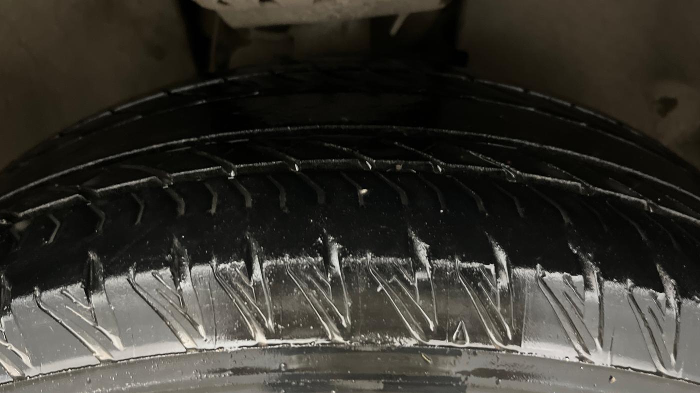 2021 Tata Safari XZA PLUS, Diesel, Automatic, 38,235 km, Right Front Tyre Tread