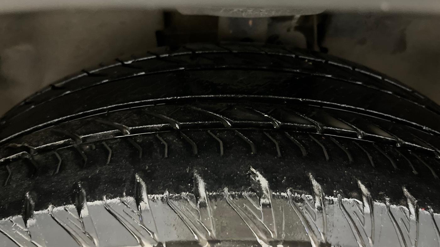 2021 Tata Safari XZA PLUS, Diesel, Automatic, 38,235 km, Left Front Tyre Tread