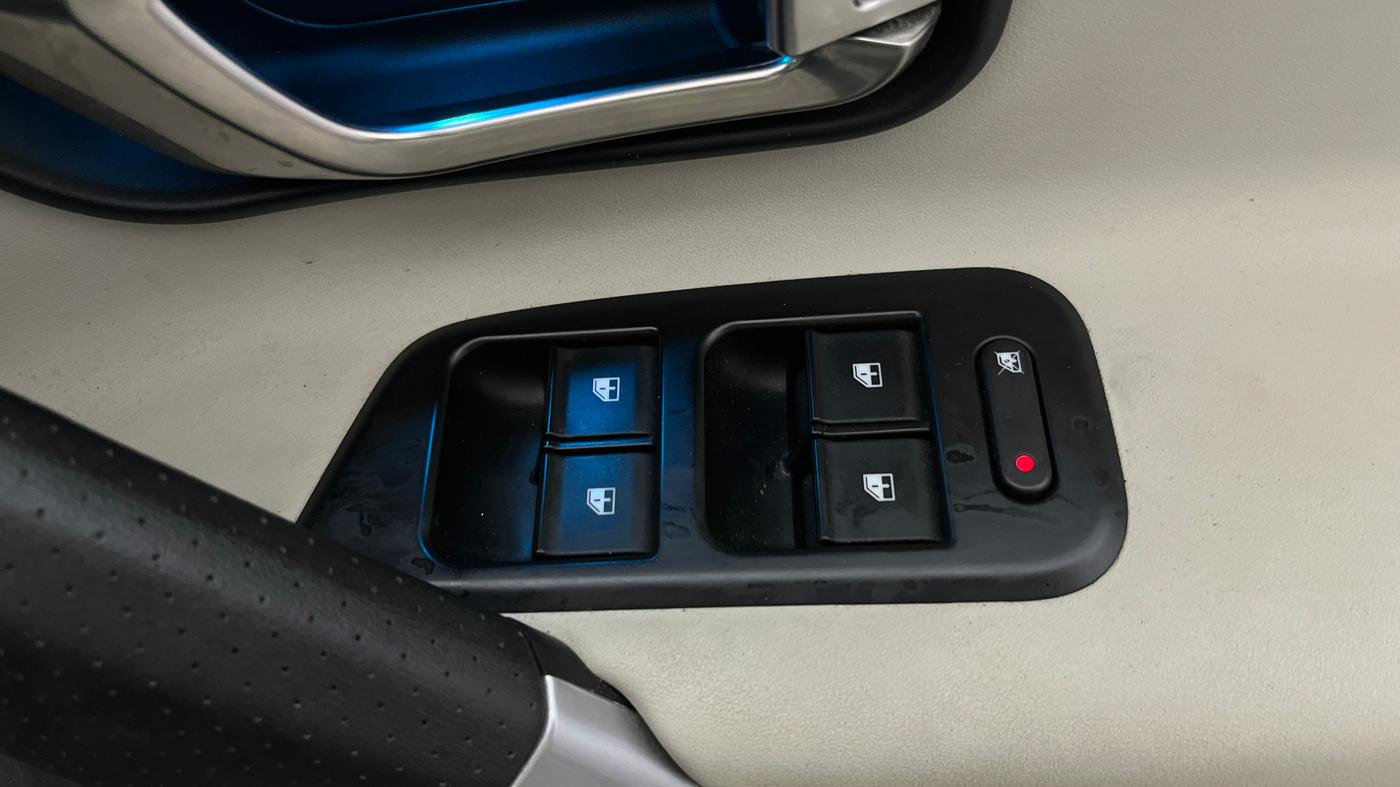 2021 Tata Safari XZA PLUS, Diesel, Automatic, 38,235 km, Driver Side Door Panels Control