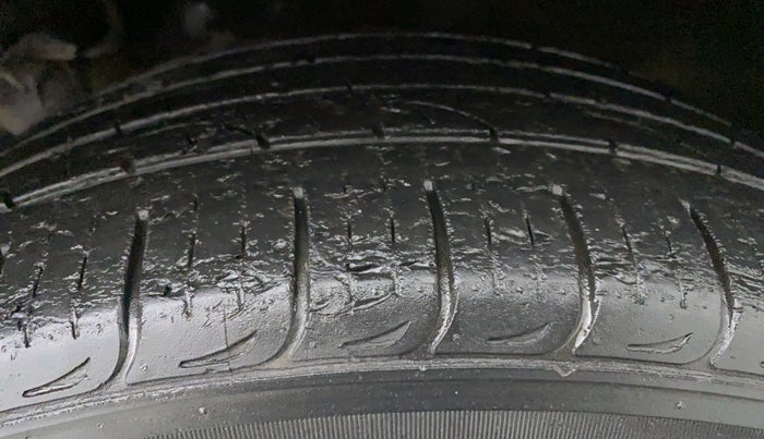 2016 Hyundai Tucson 2WD AT GL PETROL , Petrol, Automatic, 34,725 km, Left Front Tyre Tread