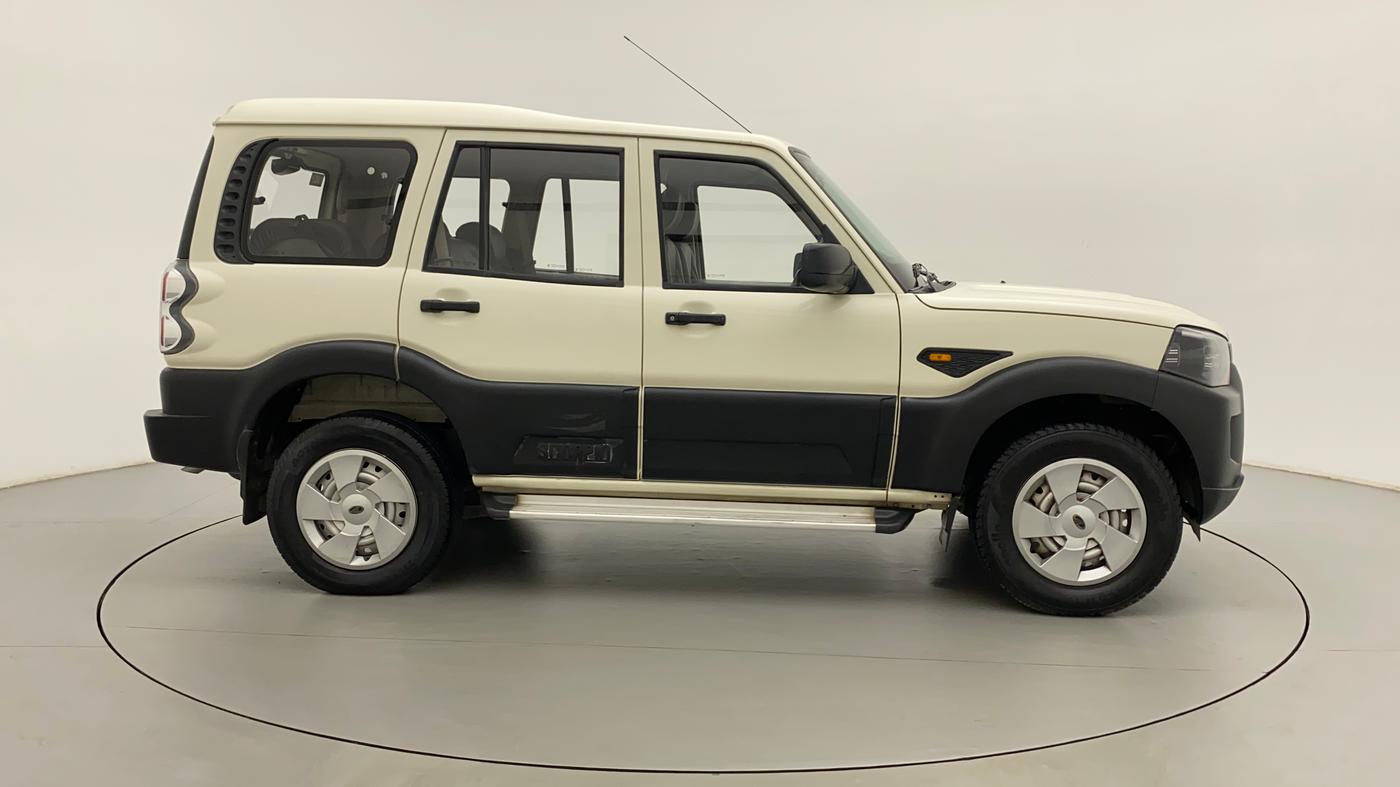2015 Mahindra Scorpio S4 PLUS, Diesel, Manual, 62,617 km, Right Side View