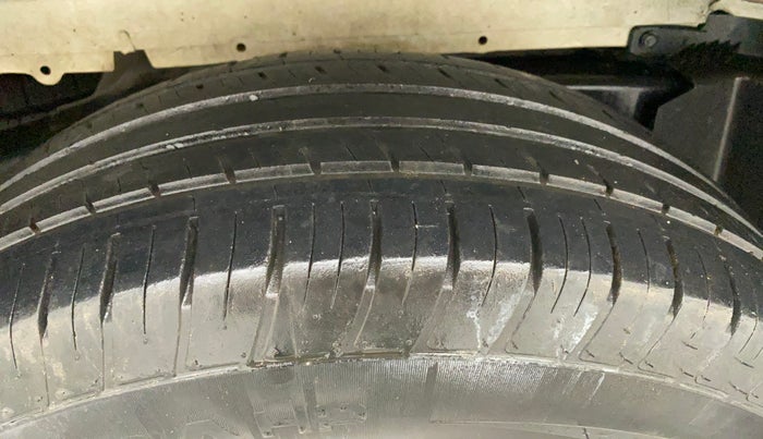 2015 Mahindra Scorpio S4 PLUS, Diesel, Manual, 62,617 km, Right Rear Tyre Tread
