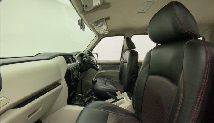 2015 Mahindra Scorpio S4 PLUS, Diesel, Manual, 62,617 km, Right Side Front Door Cabin