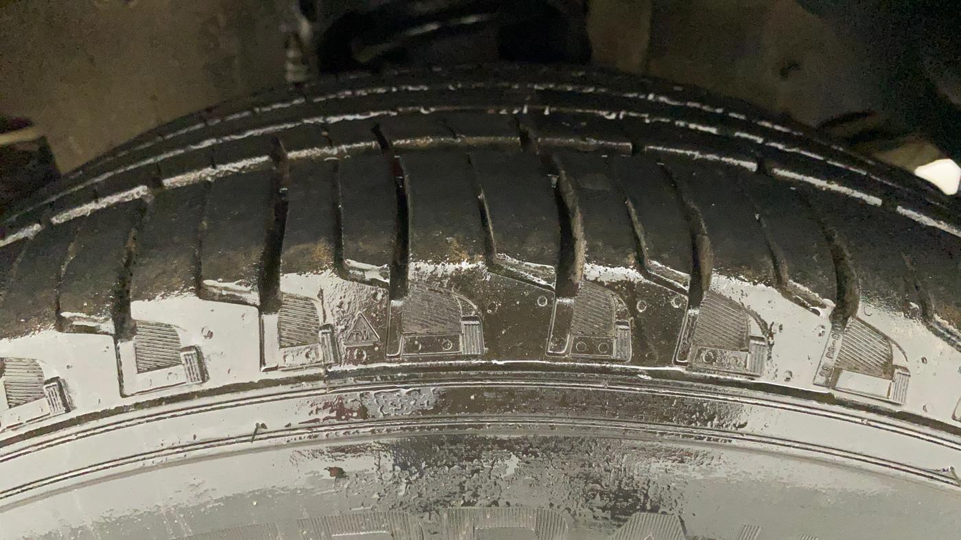 2015 Mahindra Scorpio S4 PLUS, Diesel, Manual, 62,617 km, Left Front Tyre Tread