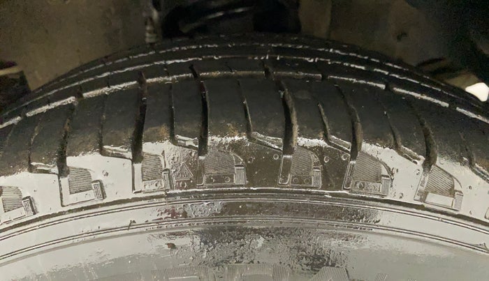2015 Mahindra Scorpio S4 PLUS, Diesel, Manual, 62,617 km, Left Front Tyre Tread