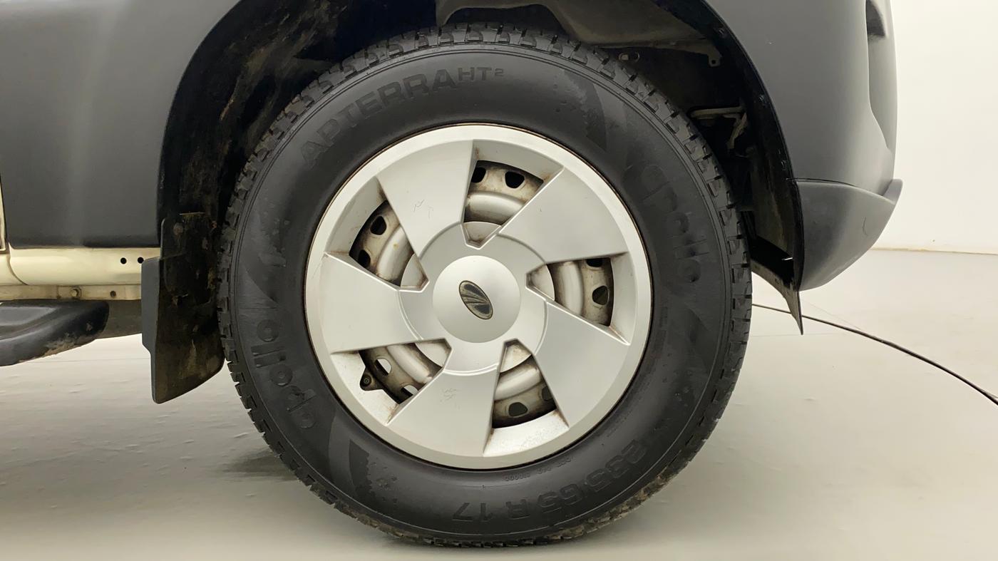 2015 Mahindra Scorpio S4 PLUS, Diesel, Manual, 62,617 km, Right Front Wheel
