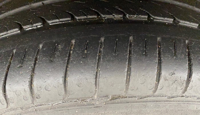 2014 Volkswagen Polo HIGHLINE1.2L, Petrol, Manual, 63,715 km, Left Front Tyre Tread