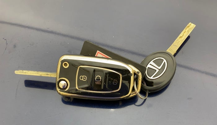 2022 Tata Tiago XZA PLUS PETROL, Petrol, Automatic, 58,822 km, Key Close Up