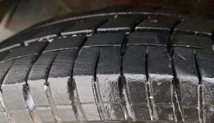 2010 Hyundai i20 MAGNA 1.2, Petrol, Manual, 71,207 km, Left Front Tyre Tread