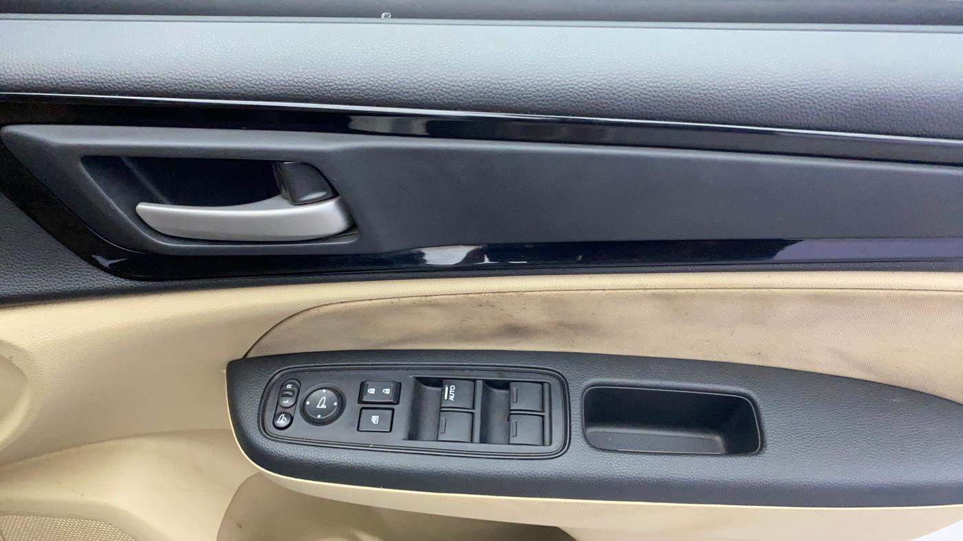 2019 Honda Amaze 1.2L I-VTEC VX, Petrol, Manual, 24,824 km, Driver Side Door Panels Control