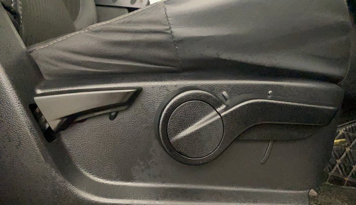 2021 Mahindra Thar LX PETROL HT 4WD AT, Petrol, Automatic, 32,443 km, Driver Side Adjustment Panel