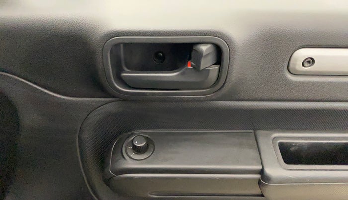 2021 Mahindra Thar LX PETROL HT 4WD AT, Petrol, Automatic, 32,443 km, Driver Side Door Panels Control