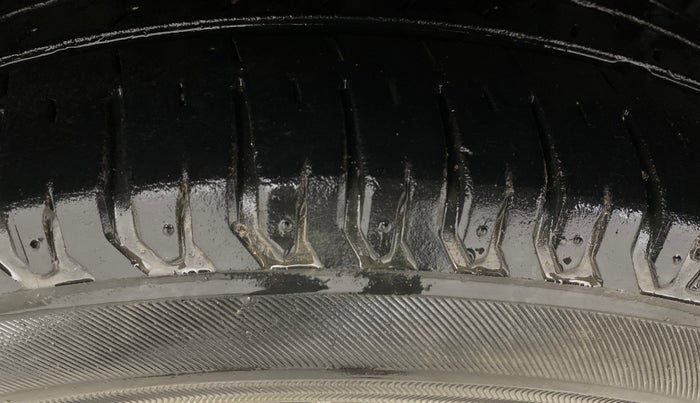 2021 Maruti XL6 ZETA MT, Petrol, Manual, 31,831 km, Right Rear Tyre Tread