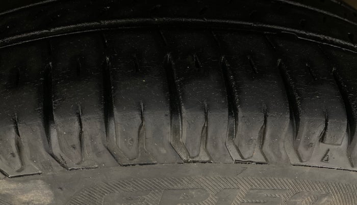 2021 Maruti XL6 ZETA MT, Petrol, Manual, 31,831 km, Left Front Tyre Tread