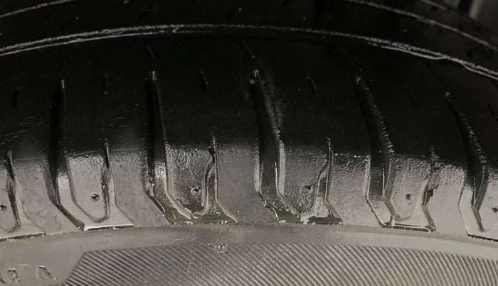 2021 Maruti XL6 ZETA MT, Petrol, Manual, 31,831 km, Left Rear Tyre Tread