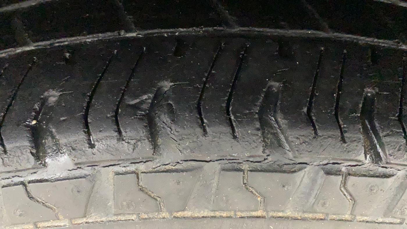 2018 Maruti Alto 800 VXI O, Petrol, Manual, 24,088 km, Left Front Tyre Tread
