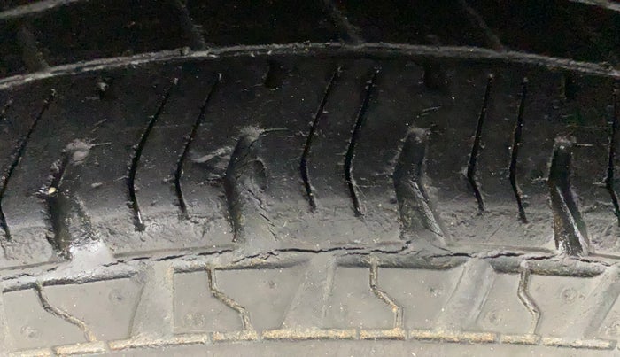 2018 Maruti Alto 800 VXI O, Petrol, Manual, 24,088 km, Left Front Tyre Tread
