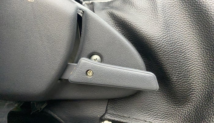 2018 Maruti Alto 800 VXI O, Petrol, Manual, 24,088 km, Driver Side Adjustment Panel