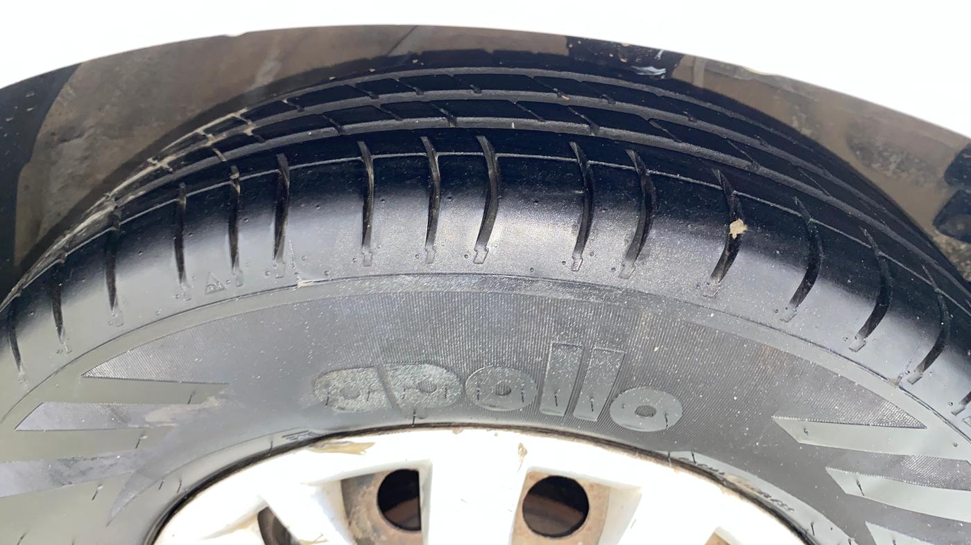 2014 Hyundai i10 SPORTZ 1.1, Petrol, Manual, 96,933 km, Right Front Tyre Tread