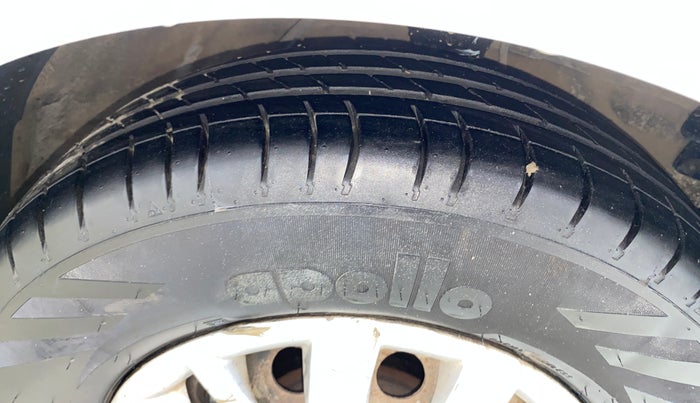 2014 Hyundai i10 SPORTZ 1.1, Petrol, Manual, 96,969 km, Right Front Tyre Tread