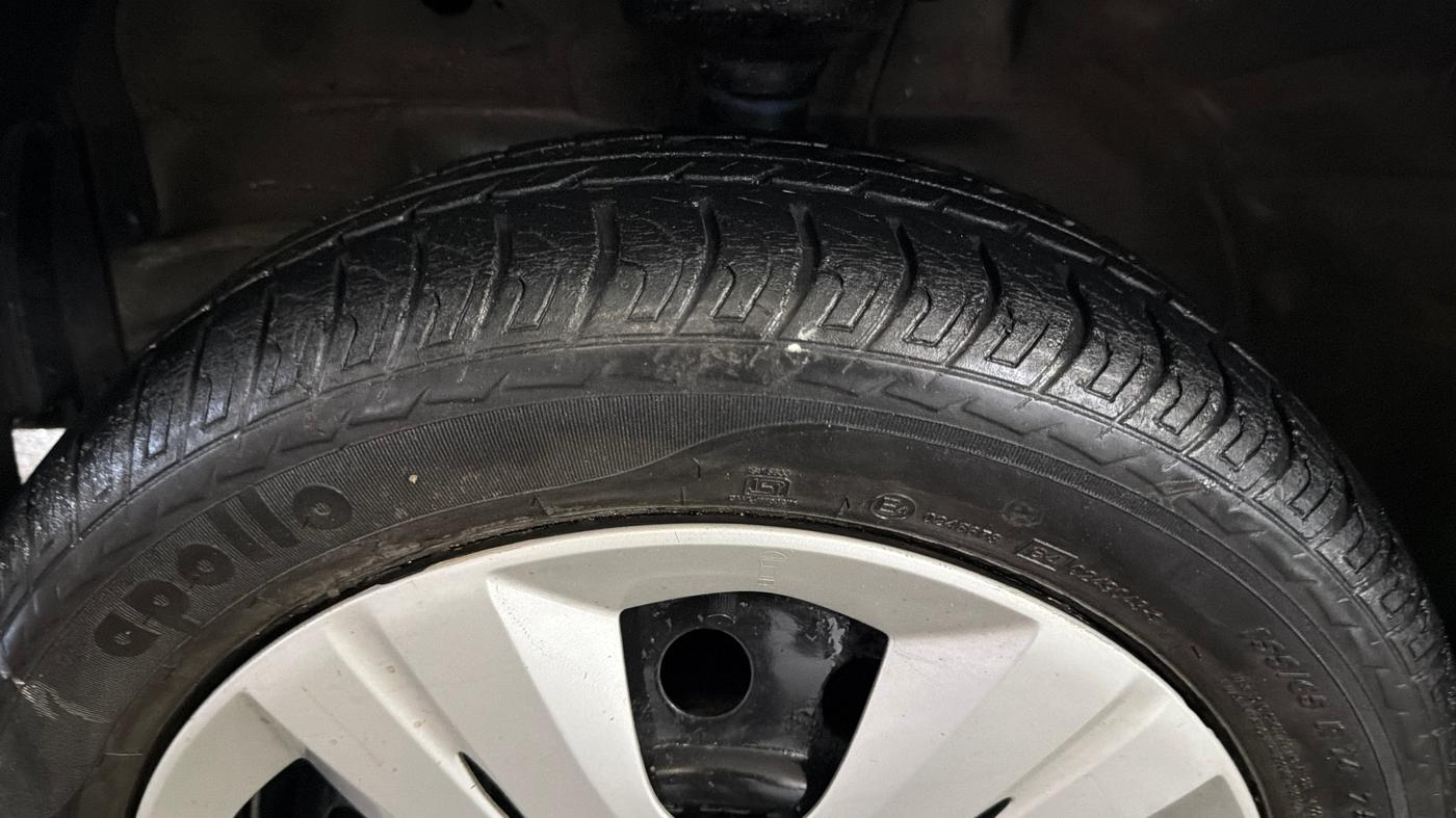 2017 Maruti Wagon R 1.0 VXI, Petrol, Manual, 28,201 km, Left Front Tyre Tread