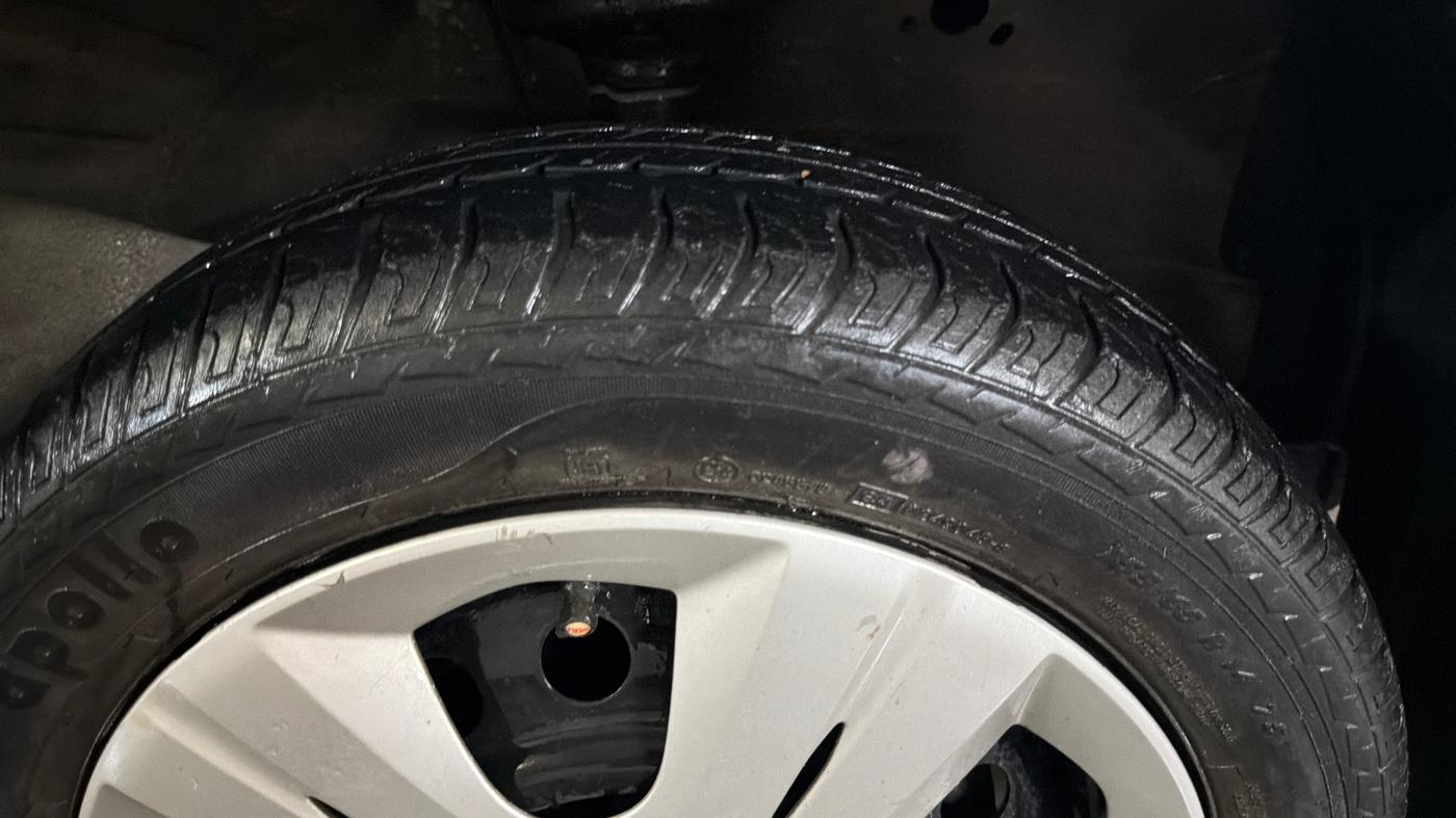 2017 Maruti Wagon R 1.0 VXI, Petrol, Manual, 28,201 km, Right Front Tyre Tread