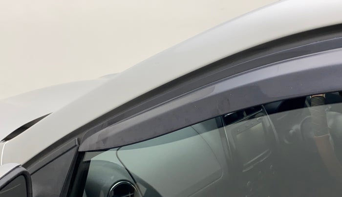 2016 Renault Kwid RXT 1.0 AMT, Petrol, Automatic, 42,928 km, Front passenger door - Door visor damaged
