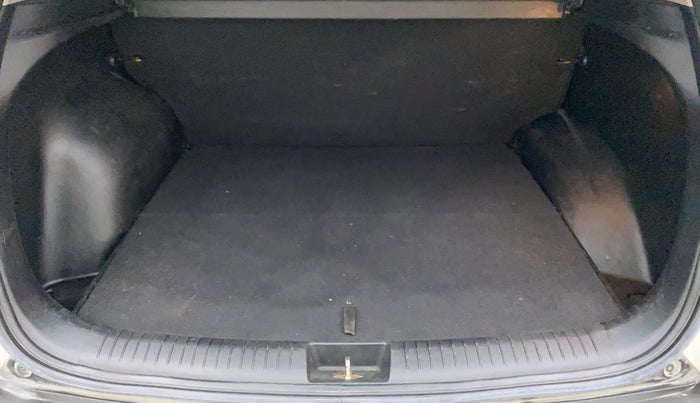 2018 Hyundai Creta SX (O) 1.6 PETROL, Petrol, Manual, 60,036 km, Boot Inside