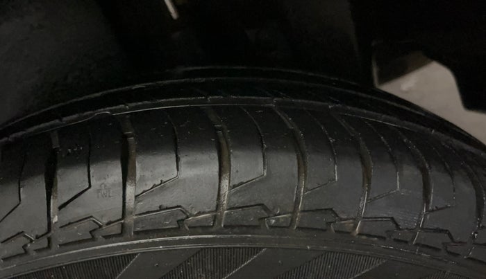2014 Maruti Swift Dzire VXI, Petrol, Manual, 47,583 km, Left Rear Tyre Tread