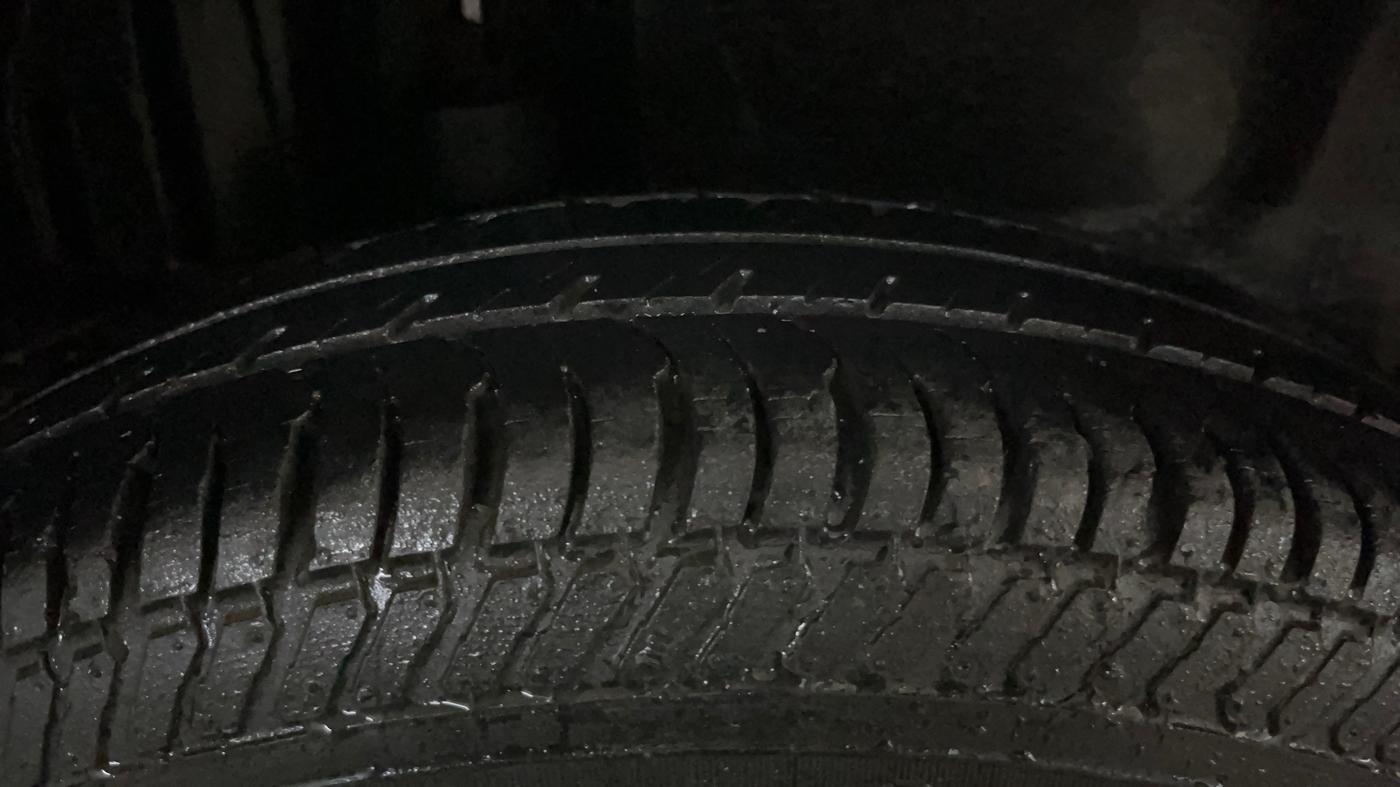 2014 Maruti Swift Dzire VXI, Petrol, Manual, 47,641 km, Right Rear Tyre Tread