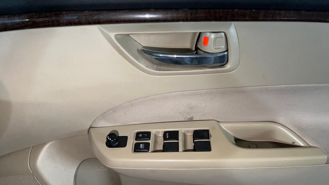 2014 Maruti Swift Dzire VXI, Petrol, Manual, 47,641 km, Driver Side Door Panels Control