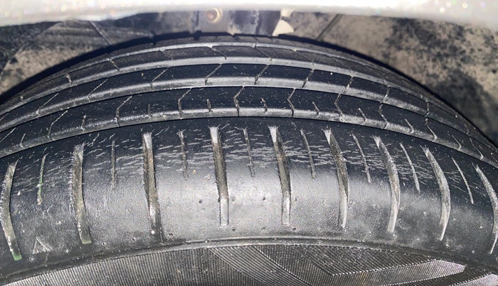 2021 Maruti Baleno ZETA CVT PETROL 1.2, Petrol, Automatic, 28,062 km, Left Front Tyre Tread